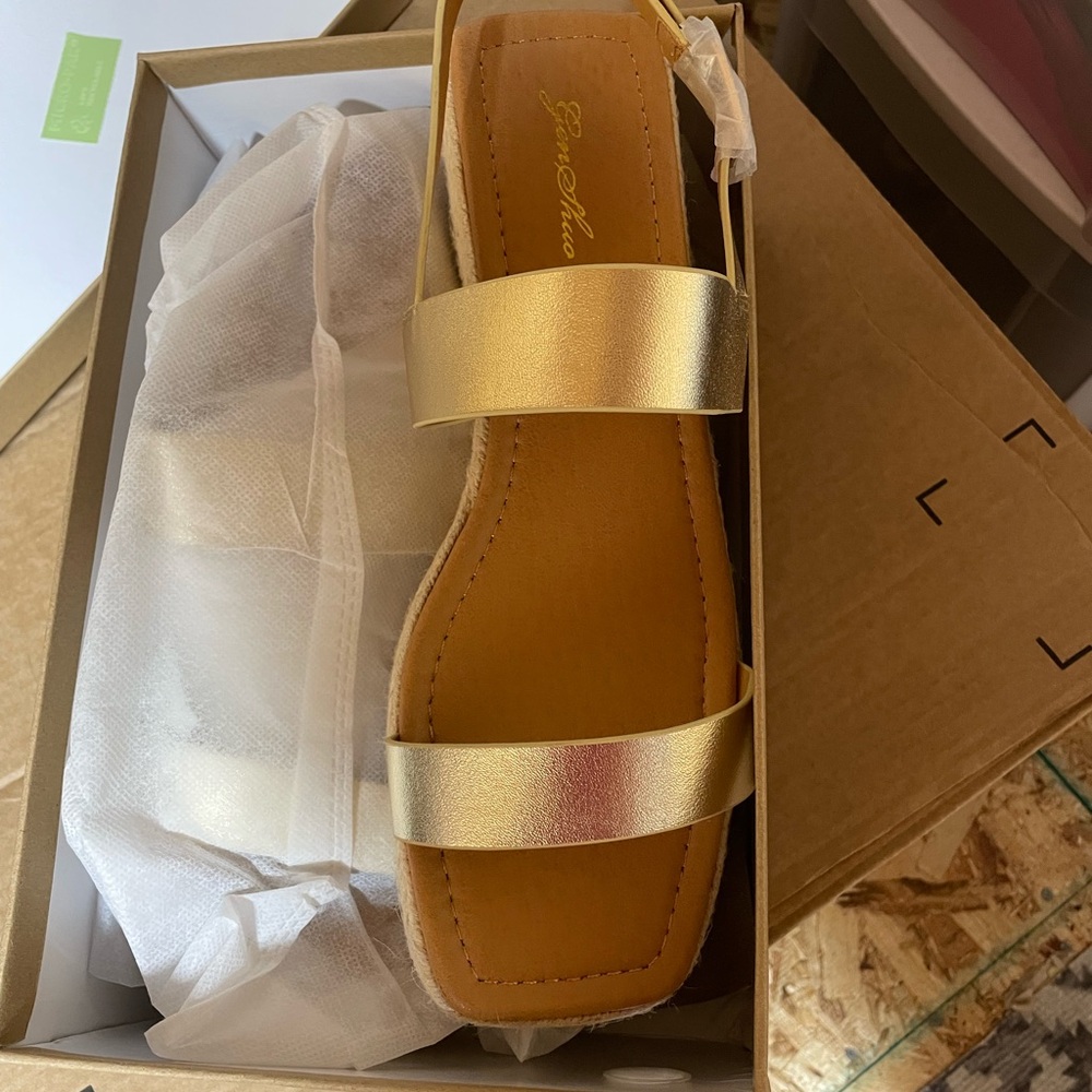 Genshuo Women’s Gold strap Sandals slip on flats size 11